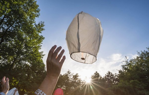 Lanterne volante : une idée astucieuse pour réussir votre évènement !