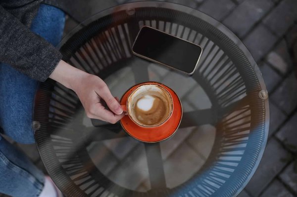 Quels sont les avantages du choix d’un plateau de table en verre ?
