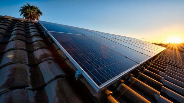 Coût panneaux solaires 100m² : guide tarifaire complet